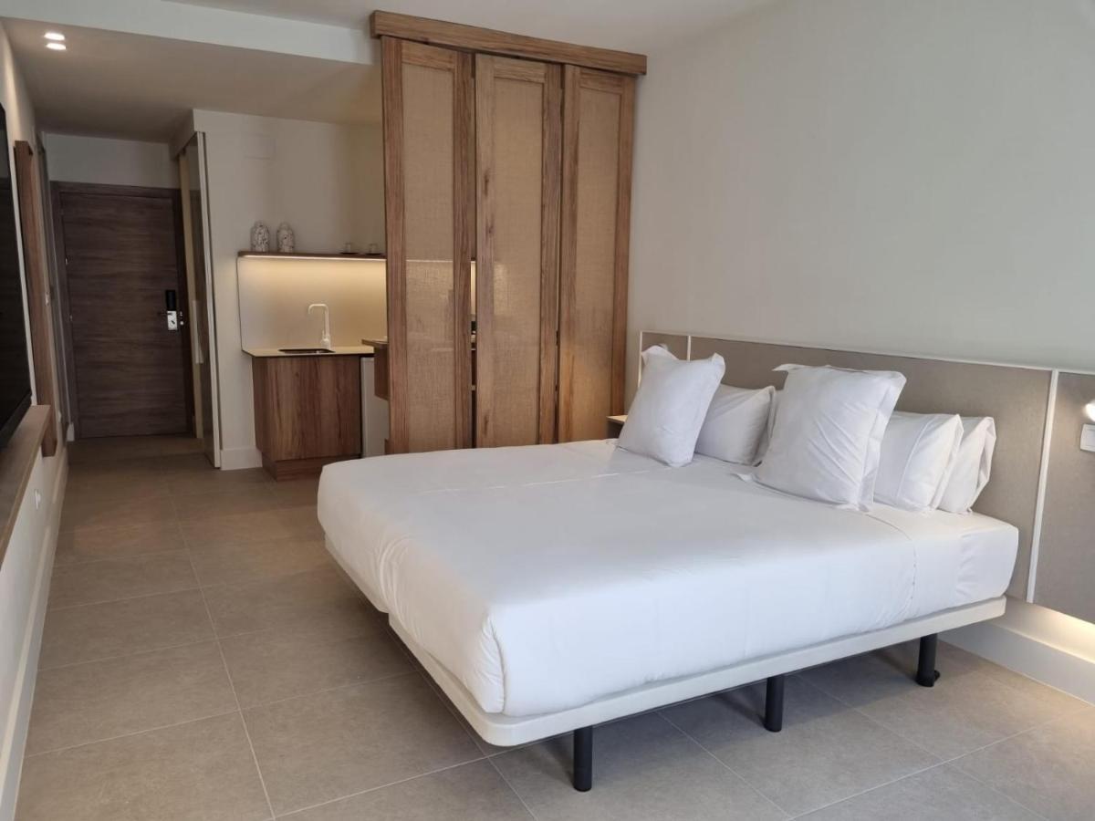 Reina Victoria Velazquez Aparthotel Alicante Bagian luar foto
