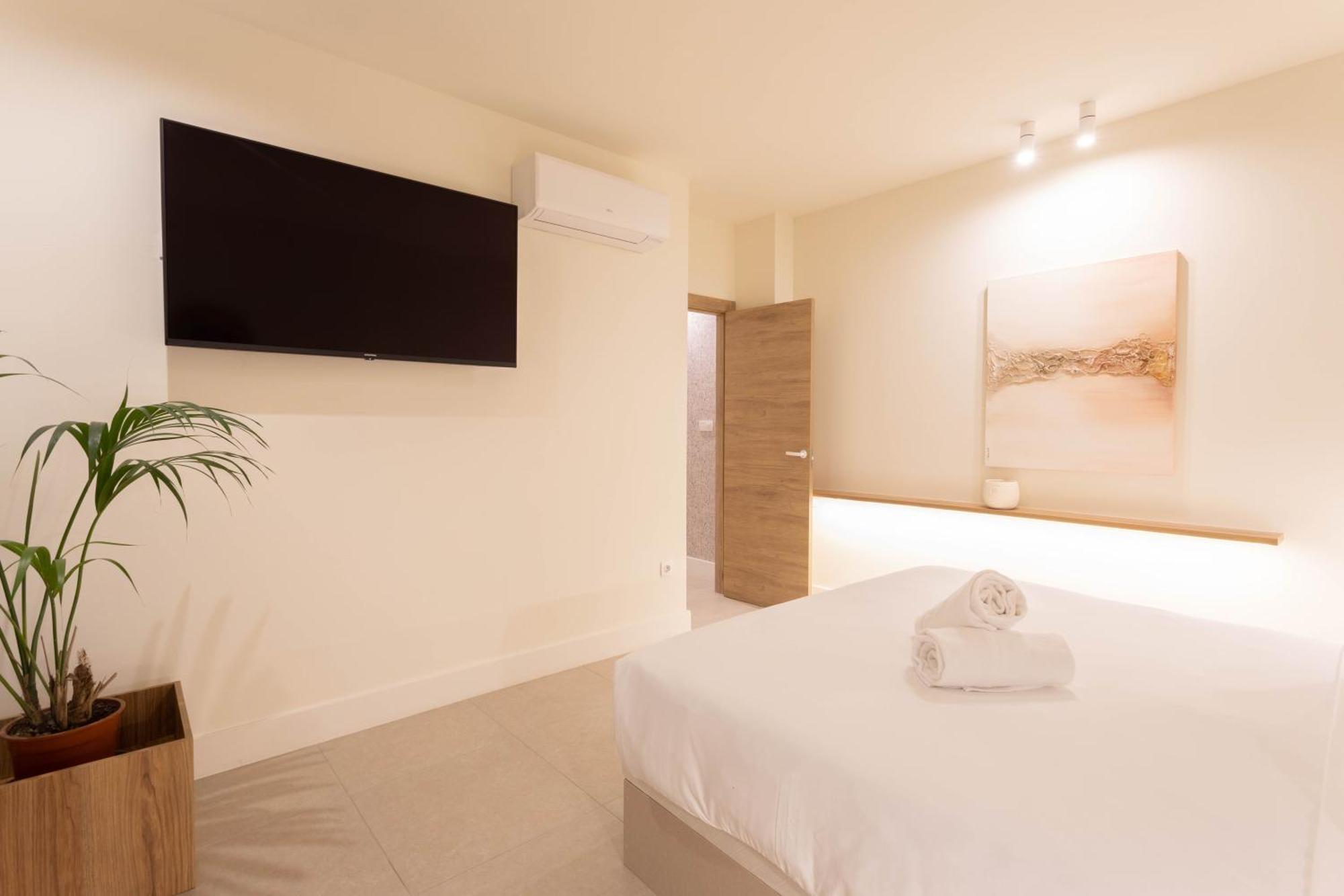 Reina Victoria Velazquez Aparthotel Alicante Bagian luar foto