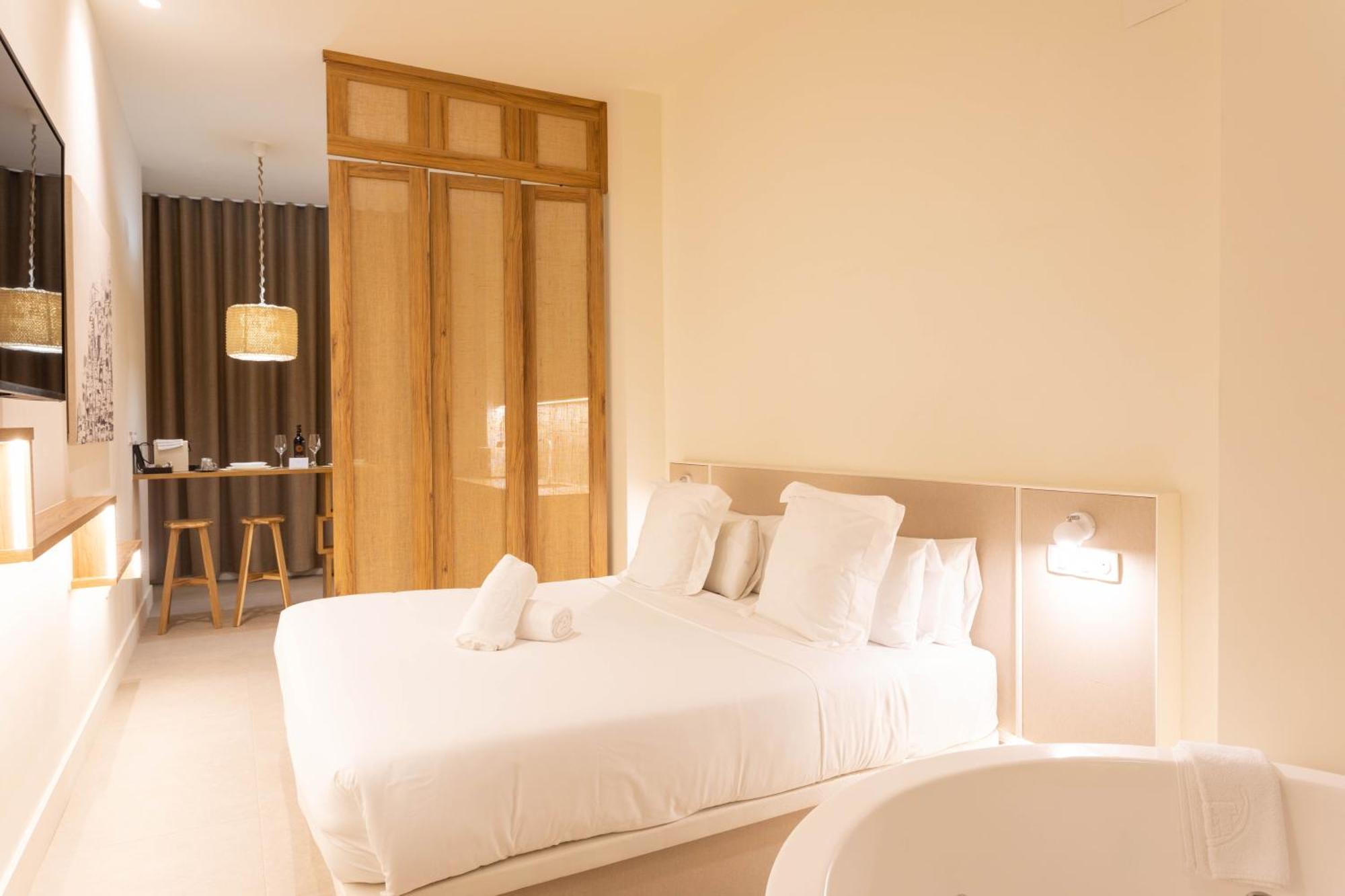 Reina Victoria Velazquez Aparthotel Alicante Bagian luar foto