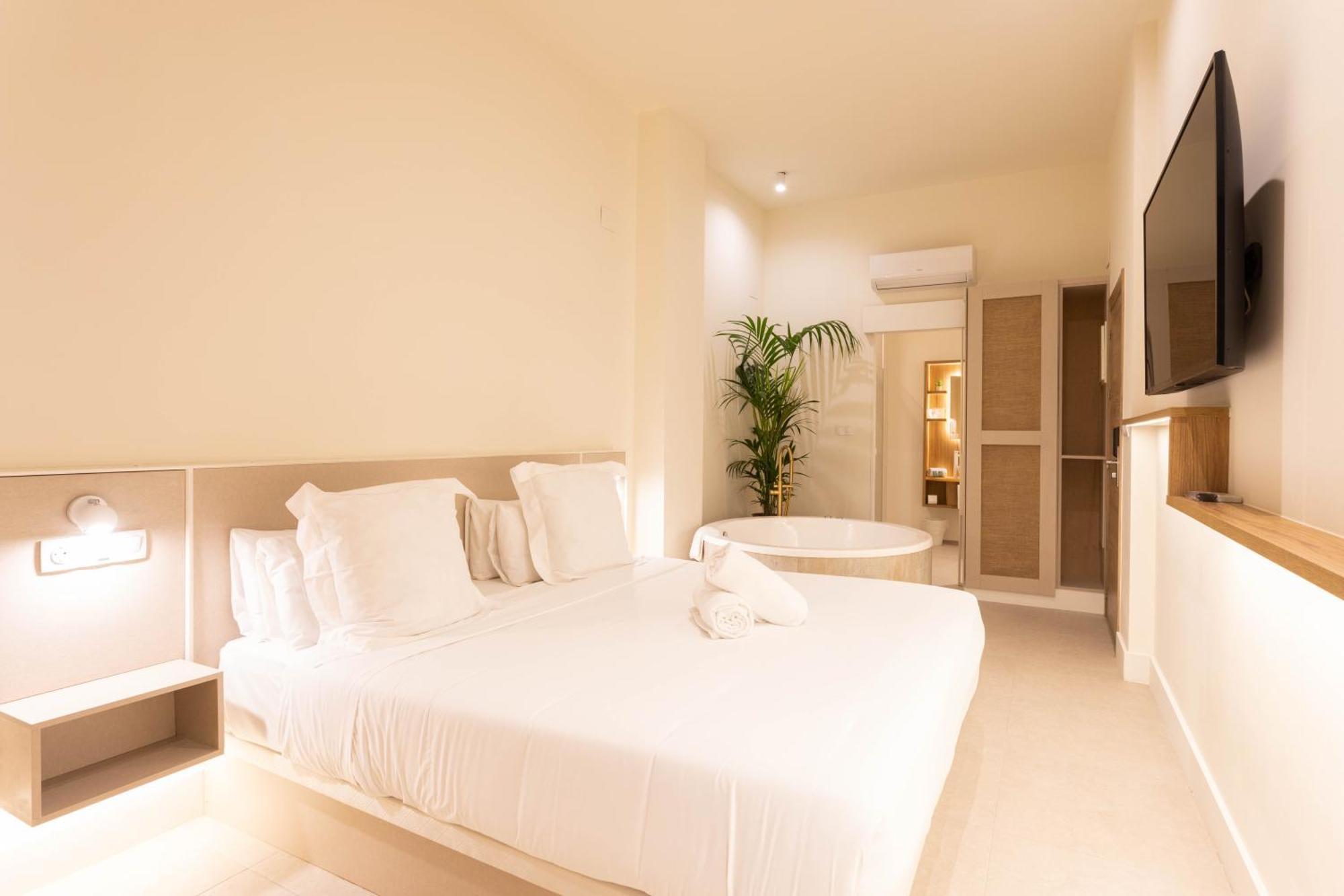 Reina Victoria Velazquez Aparthotel Alicante Bagian luar foto