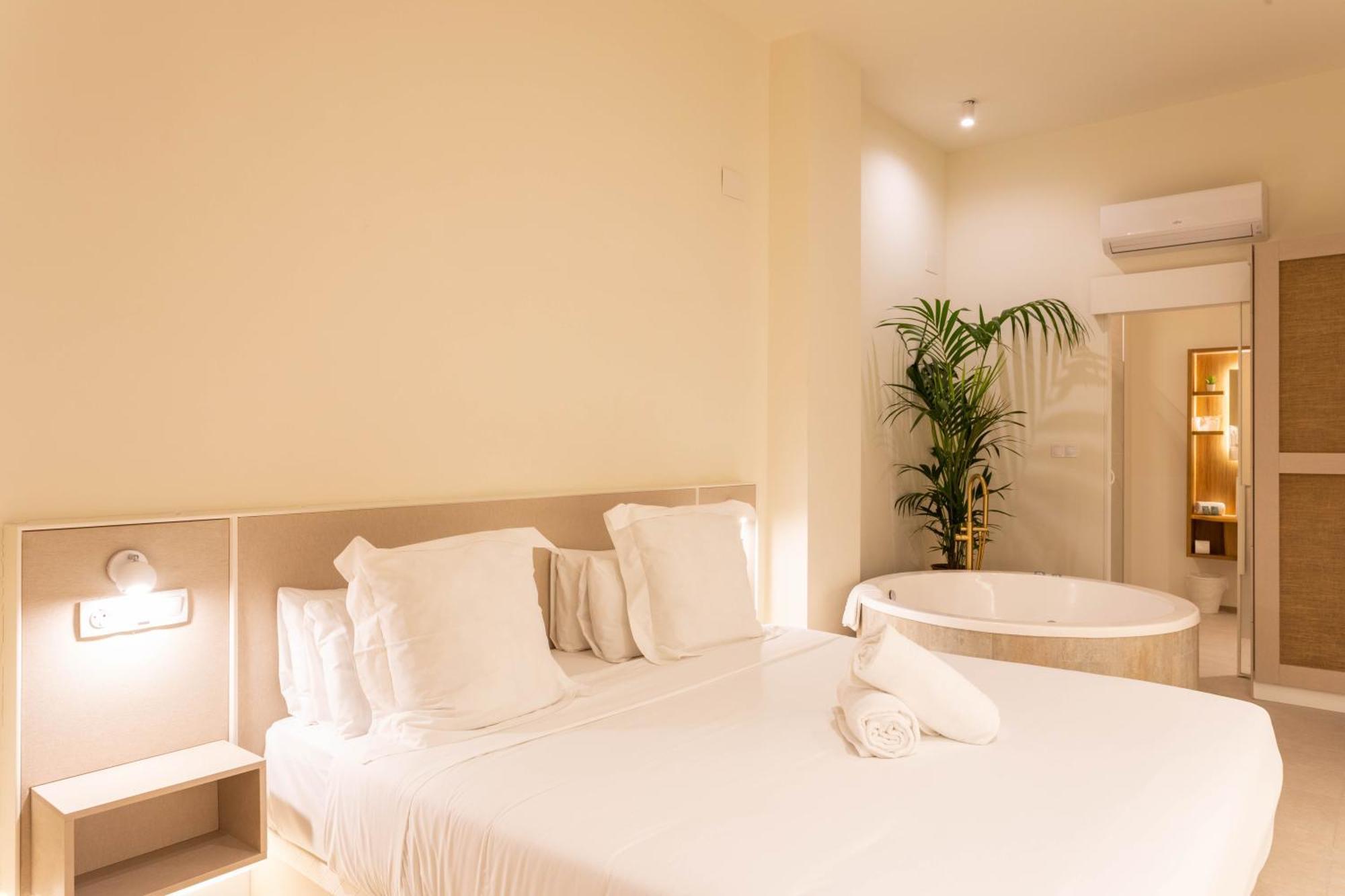 Reina Victoria Velazquez Aparthotel Alicante Bagian luar foto